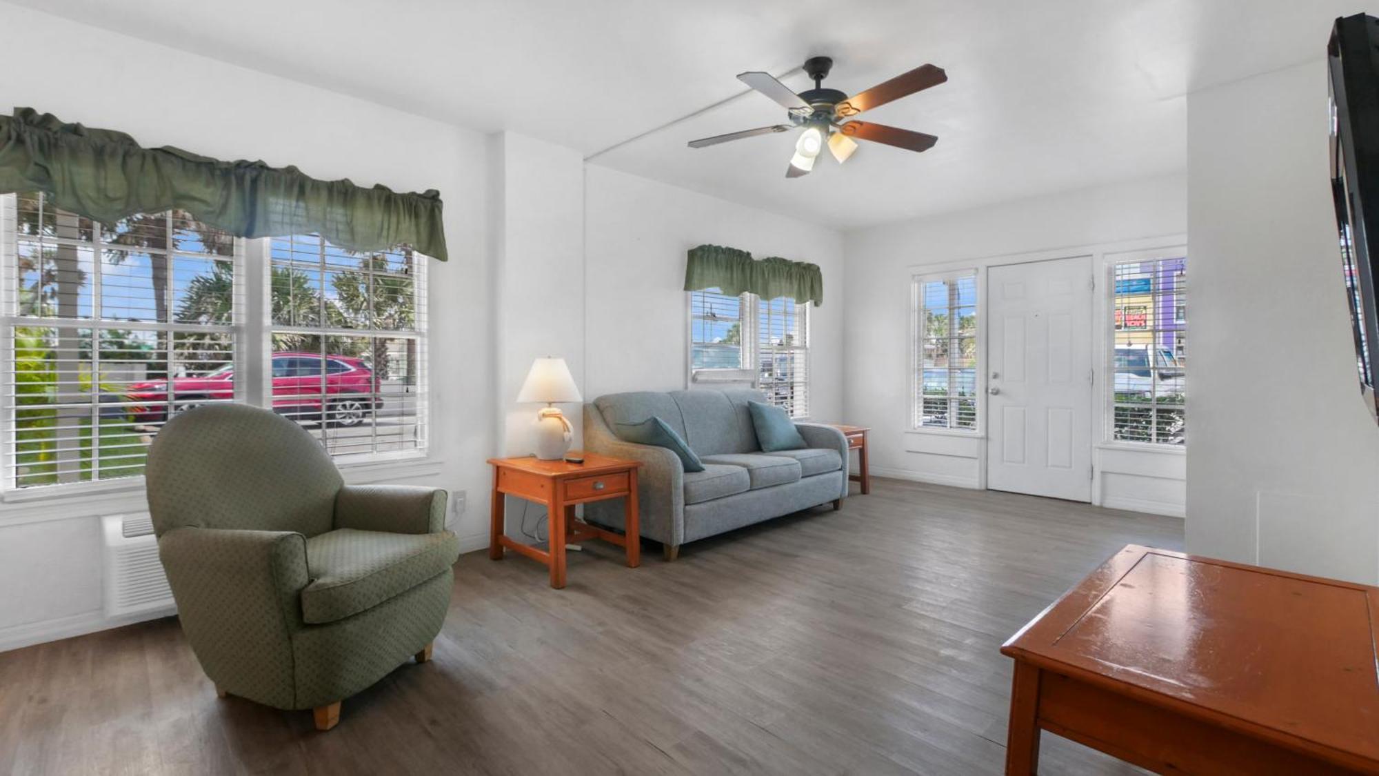 Ocean Court Beachfront Motel Daytona海滩